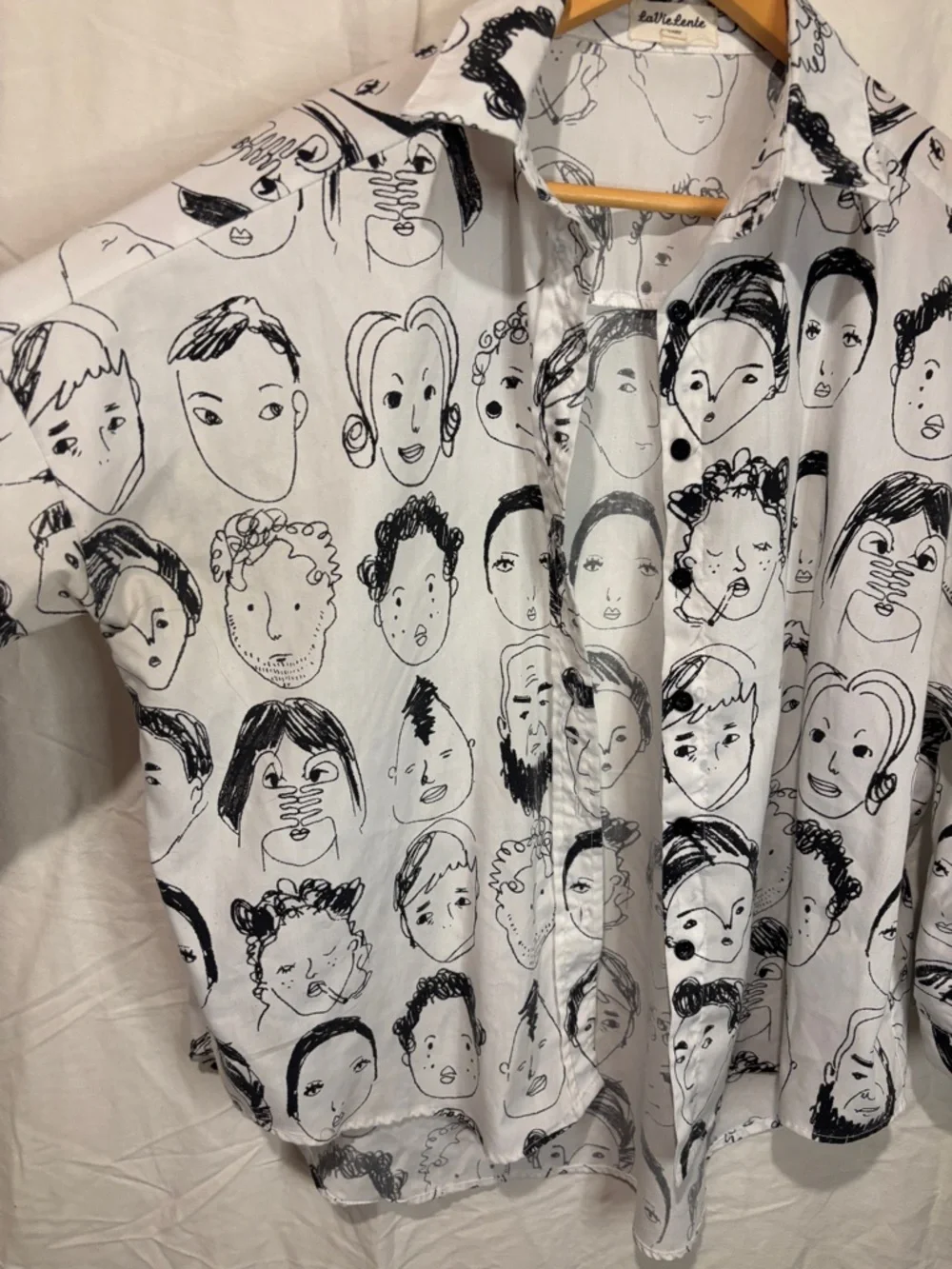 La Vie en Lente Abstract Face Print Button Up Shirt White Black Artsy - Picture 2 of 6
